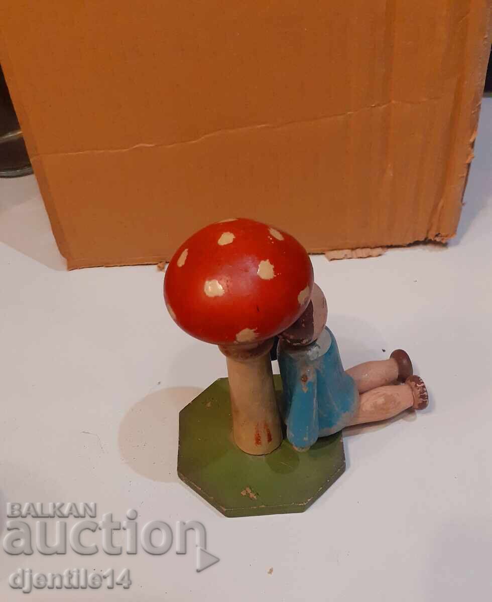 Delivery of Old wooden toy