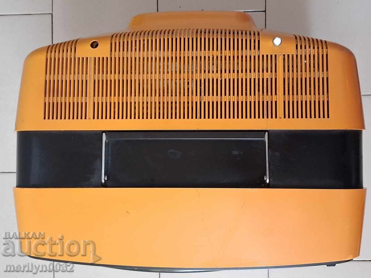 Auction  GRUNDIG SUPER COLOR 1510b color television set from the 70s