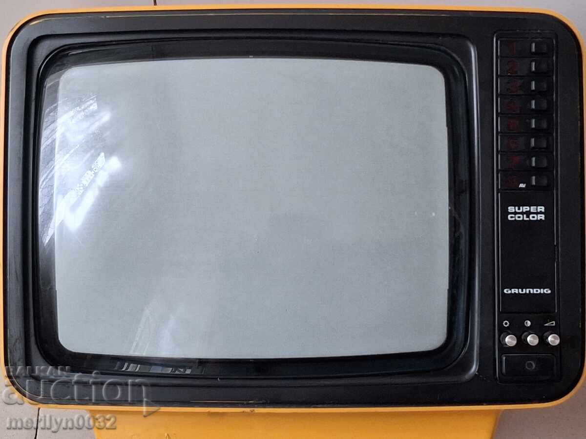 GRUNDIG SUPER COLOR 1510b color television set from the 70s - 6