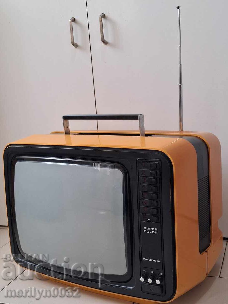 GRUNDIG SUPER COLOR 1510b color television set from the 70s