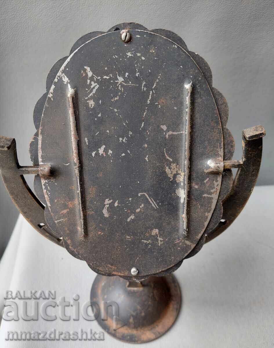 Доставка на Кована стойка за огледало на 100+ години