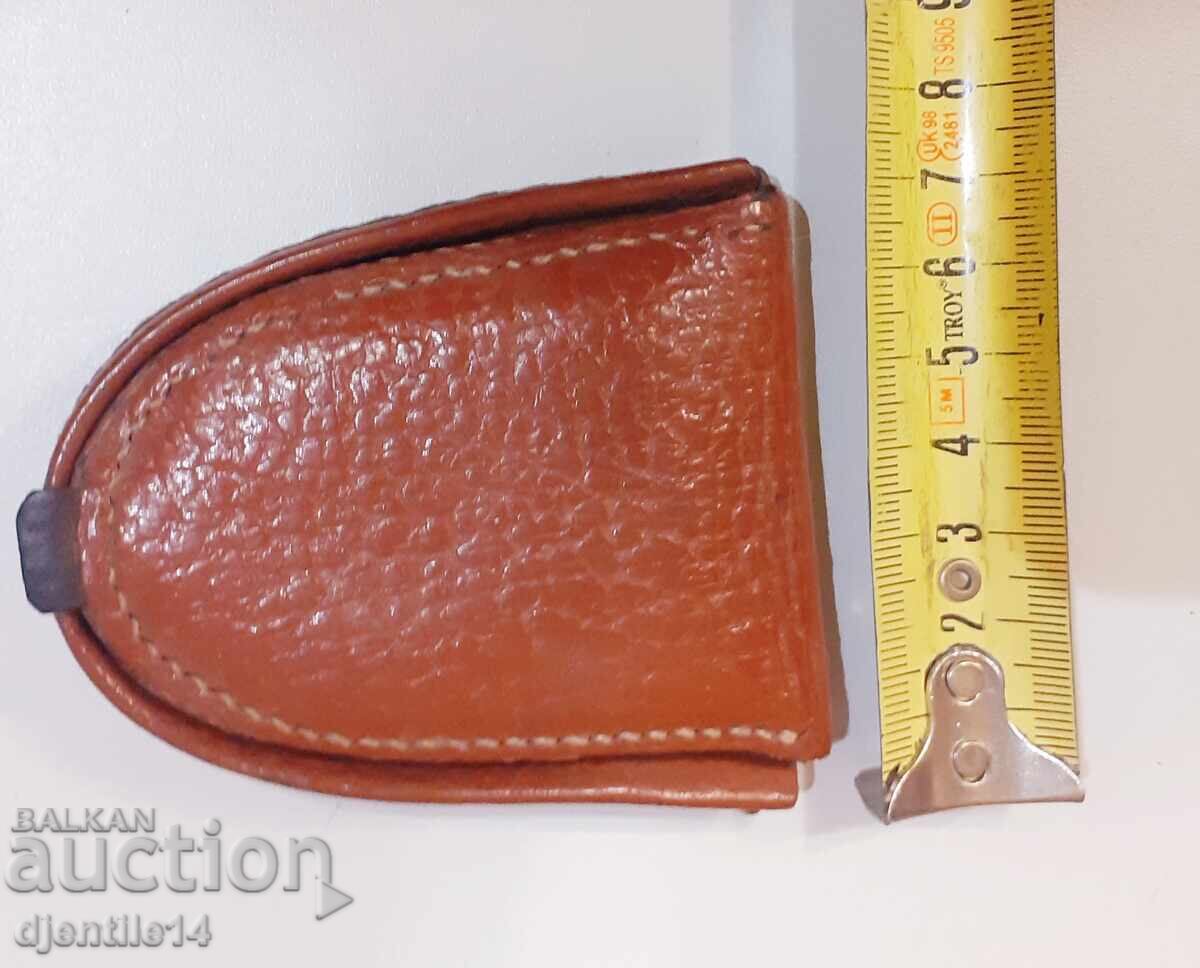 Παλιό δερμάτινο πορτοφόλι με τιμή € 20.00 | 39.12 BGN