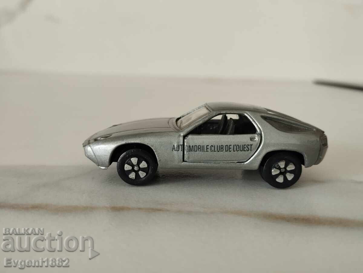 Delivery of PlayArt Porsche 928 "Automobile Club de l'Ouest" 1/64