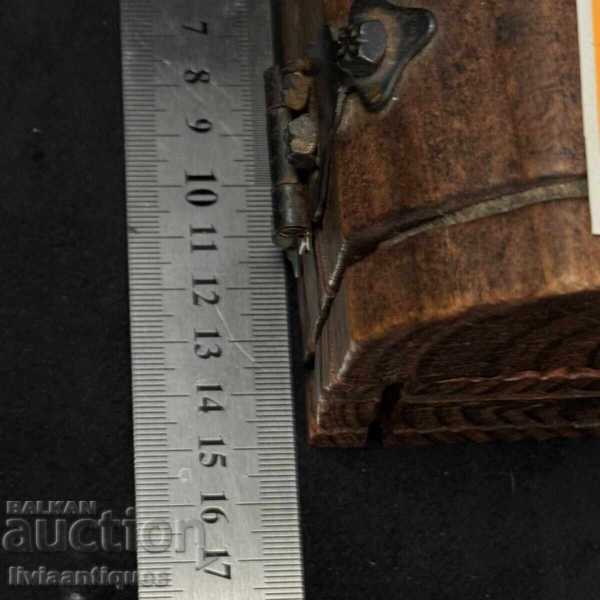 Cutie decorativă compactă din lemn cu preț € 15.00 | 29.34 BGN