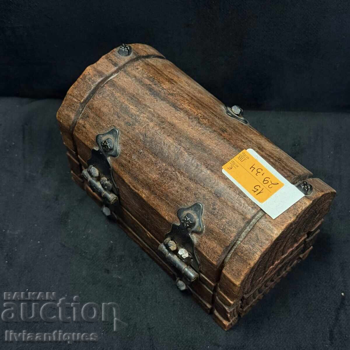 Licitație Cutie decorativă compactă din lemn