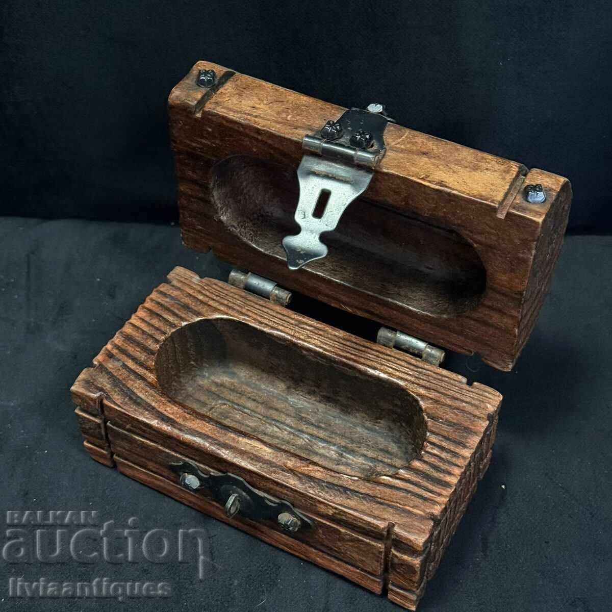 Livrarea Cutie decorativă compactă din lemn