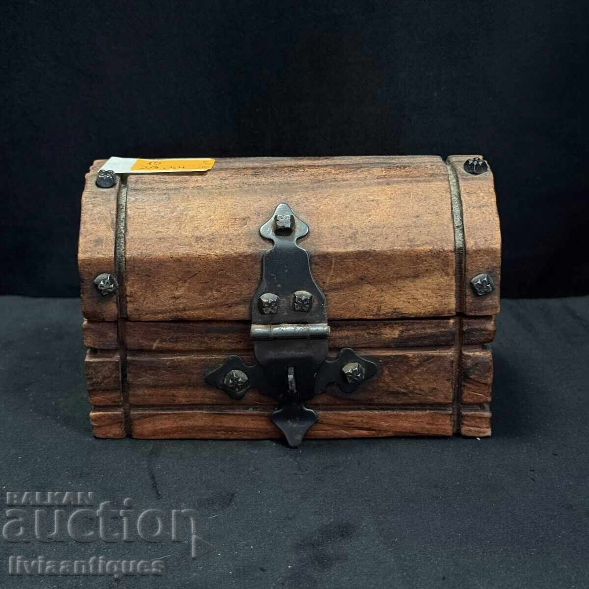 Cutie decorativă compactă din lemn