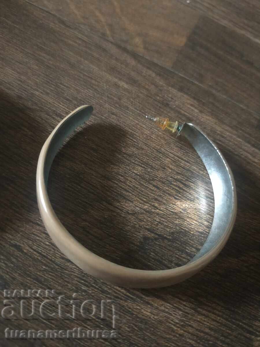 Licitație cercei
