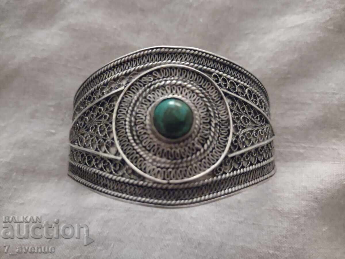 Brățară interesantă, din argint cu marcaje, piatră disponibilă