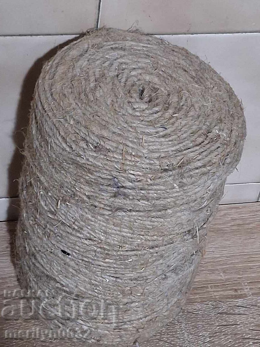 Rolă veche de sfoară de cânepă cu preț € 23.00 | 44.98 BGN