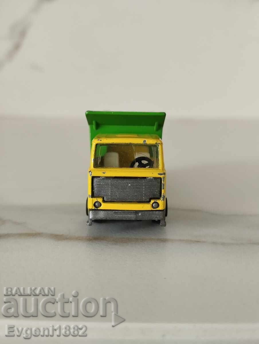 Licitație Camion basculant PlayArt fabricat în Hong Kong model 1/64