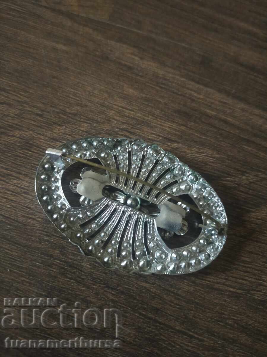 broşă cu preț € 2.00 | 3.91 BGN