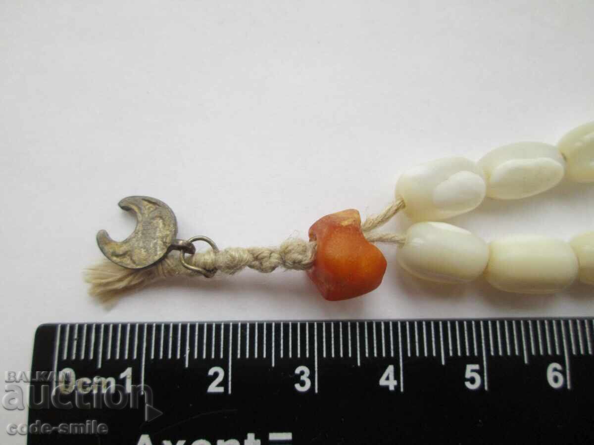 Старa седефена броеница 33 зърна седеф и сребърна висулка с цена € 100.00 | 195.58 лв.