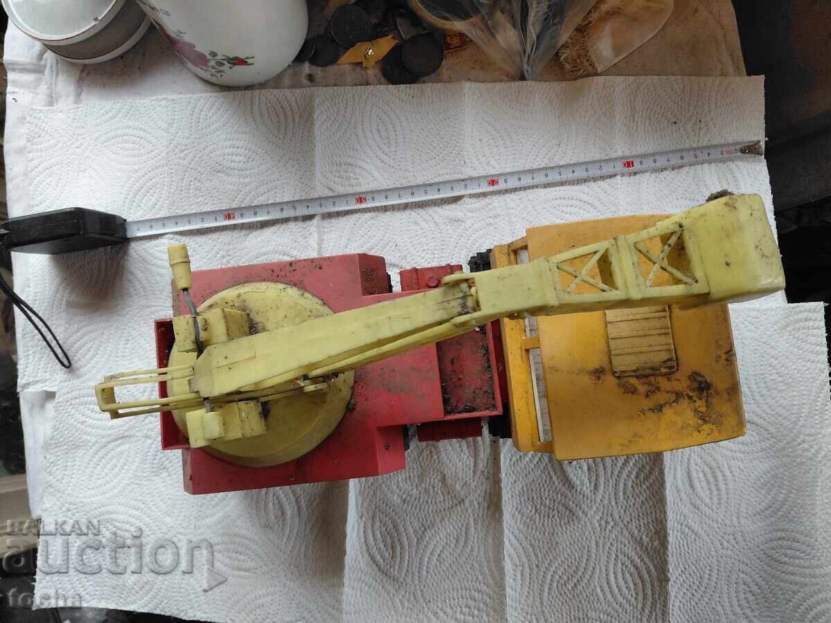 Licitație camionetă veche din perioada socialistă