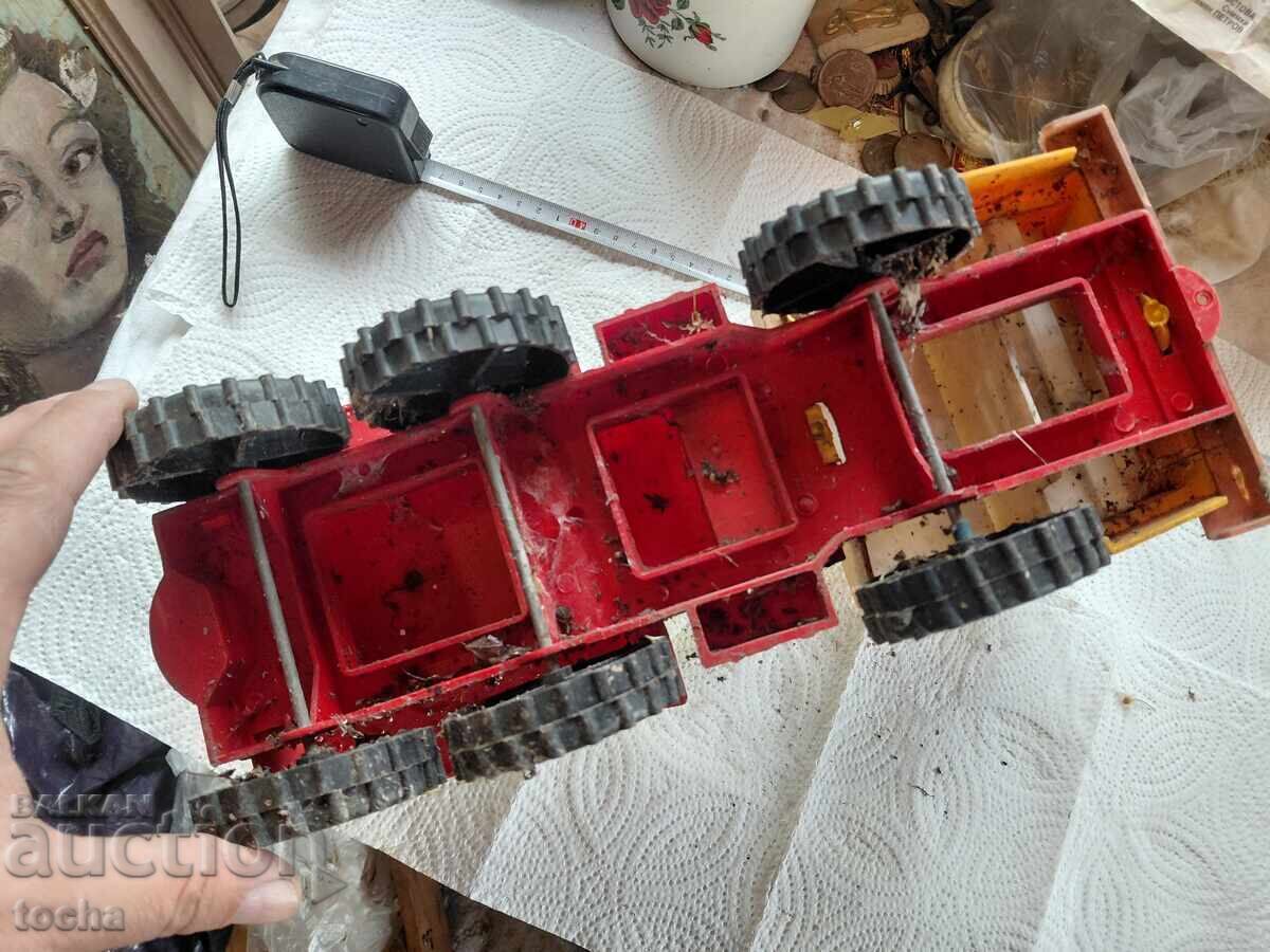 Livrarea camionetă veche din perioada socialistă