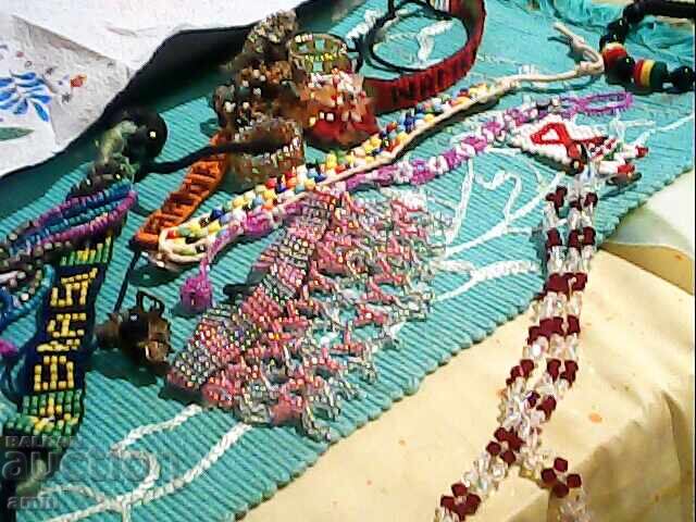 Lot brățări și inele din mărgele și cristale