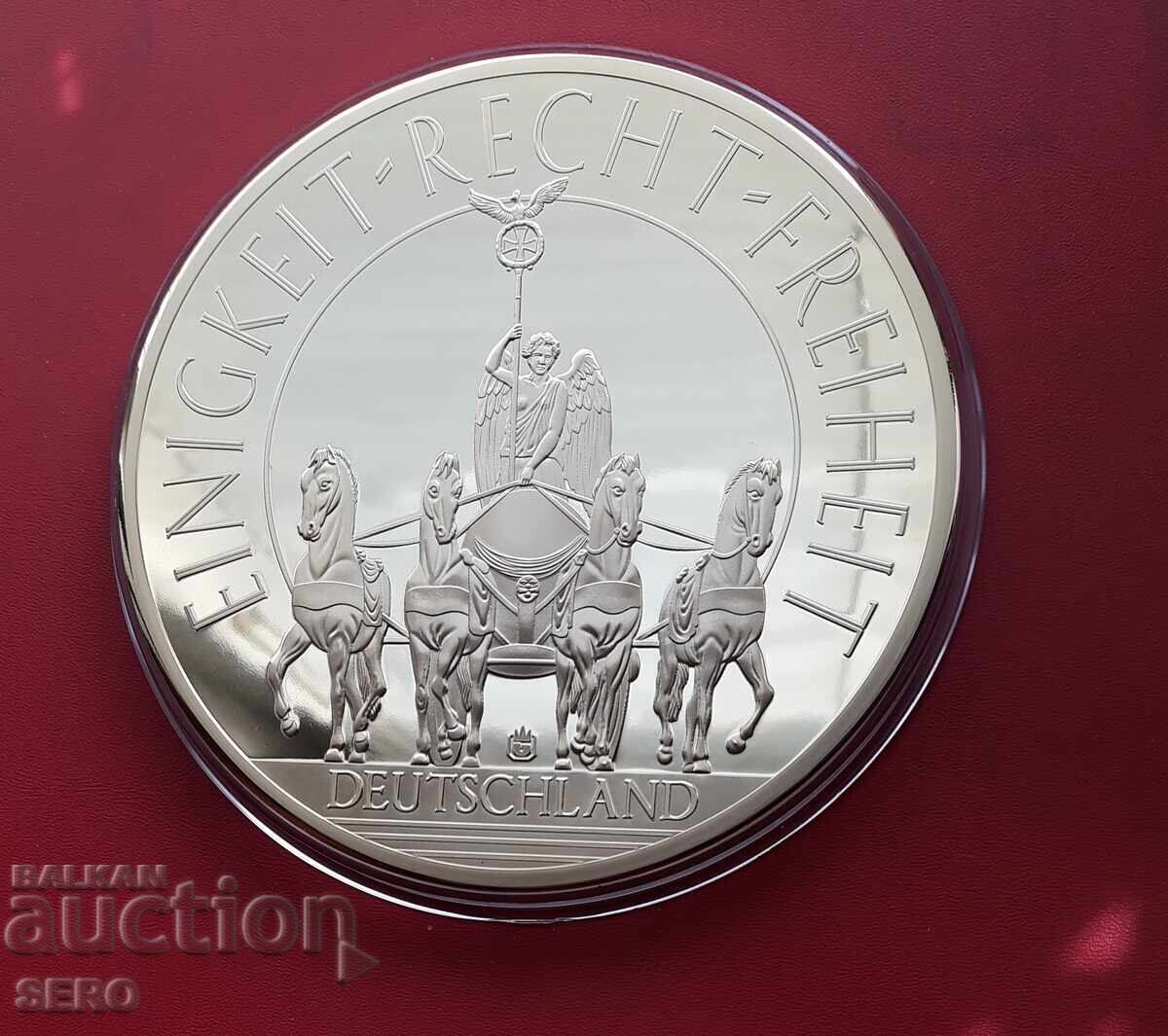 Livrarea Medalie-Germania-medalie gigantică de 376 grame cu 3 cristale