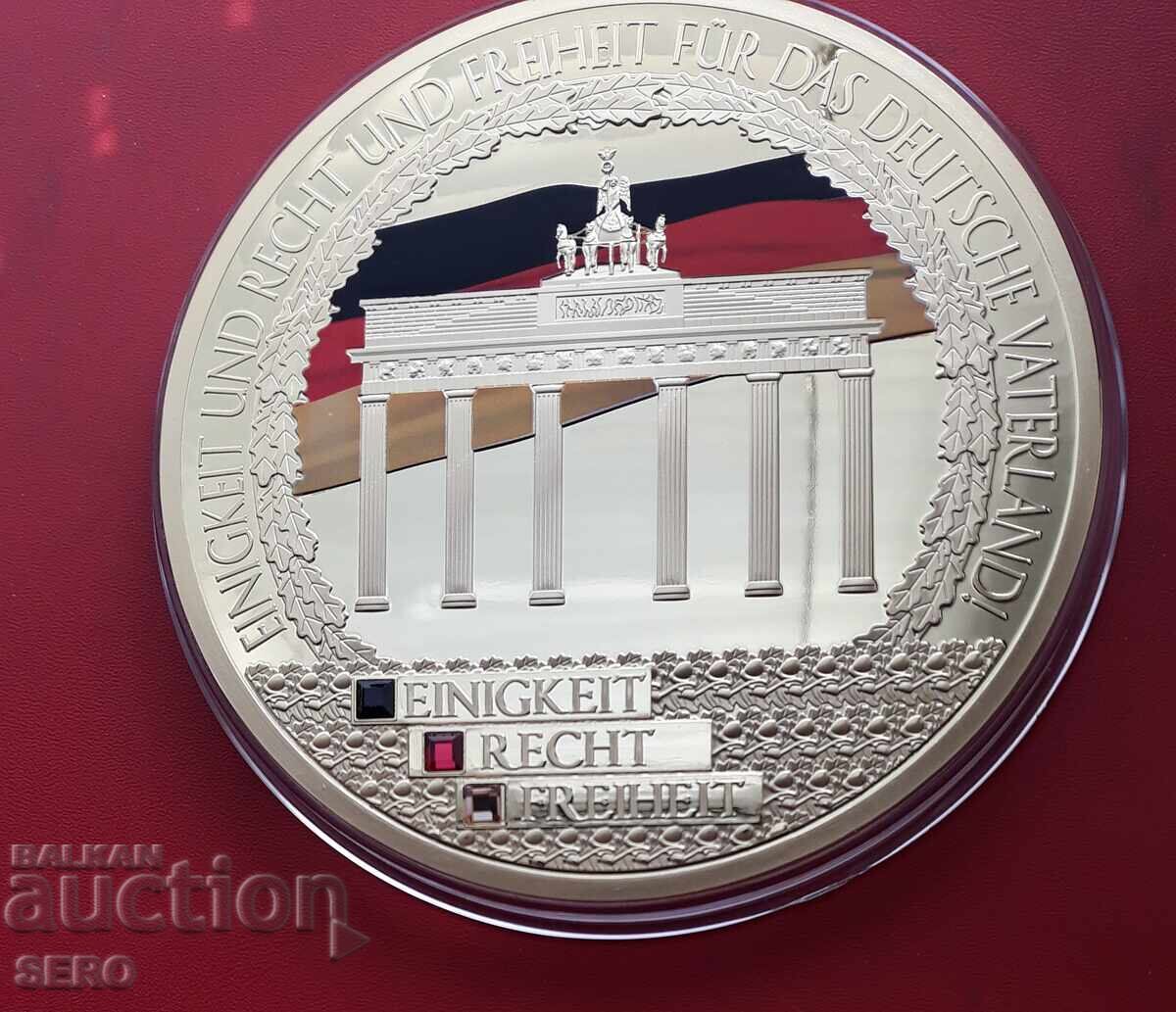 Medalie-Germania-medalie gigantică de 376 grame cu 3 cristale