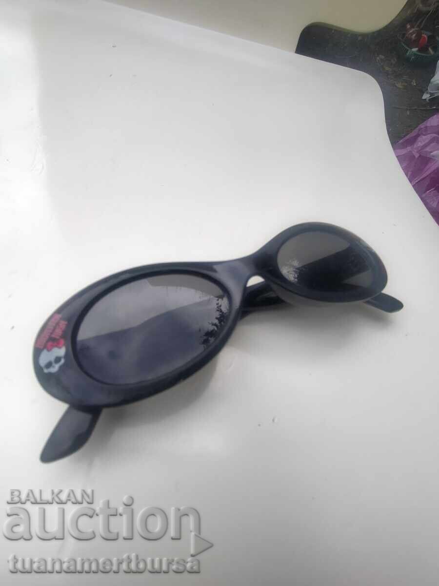 Delivery of sunglasses