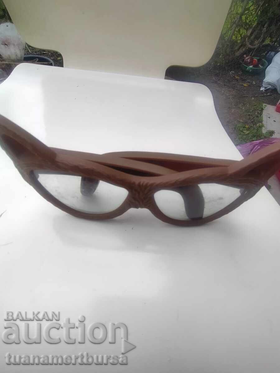 Delivery of sunglasses