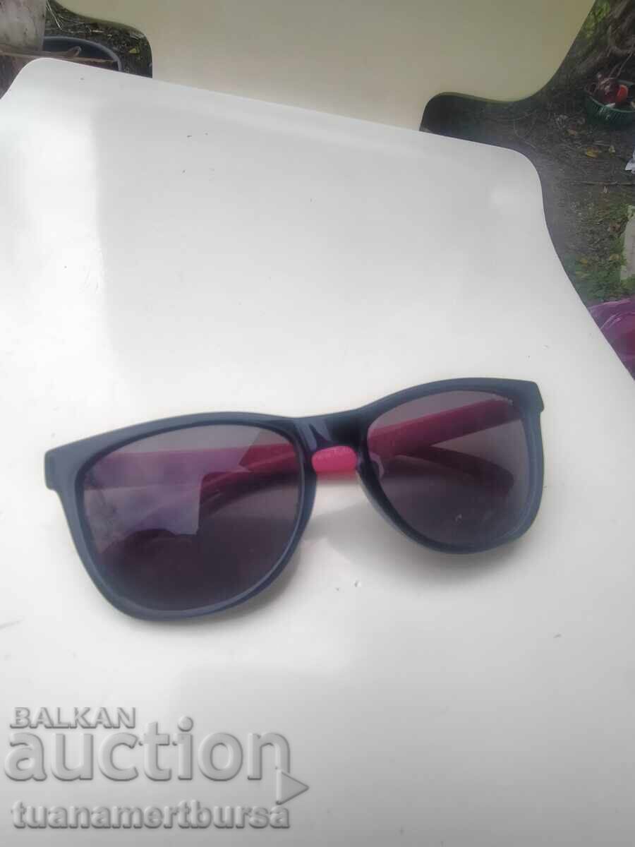 Delivery of sunglasses