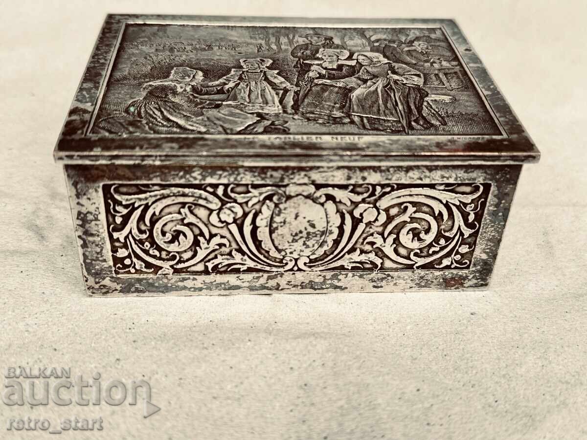 Cutie franceză argintată „șorțul nou” cu preț € 28.00 | 54.76 BGN