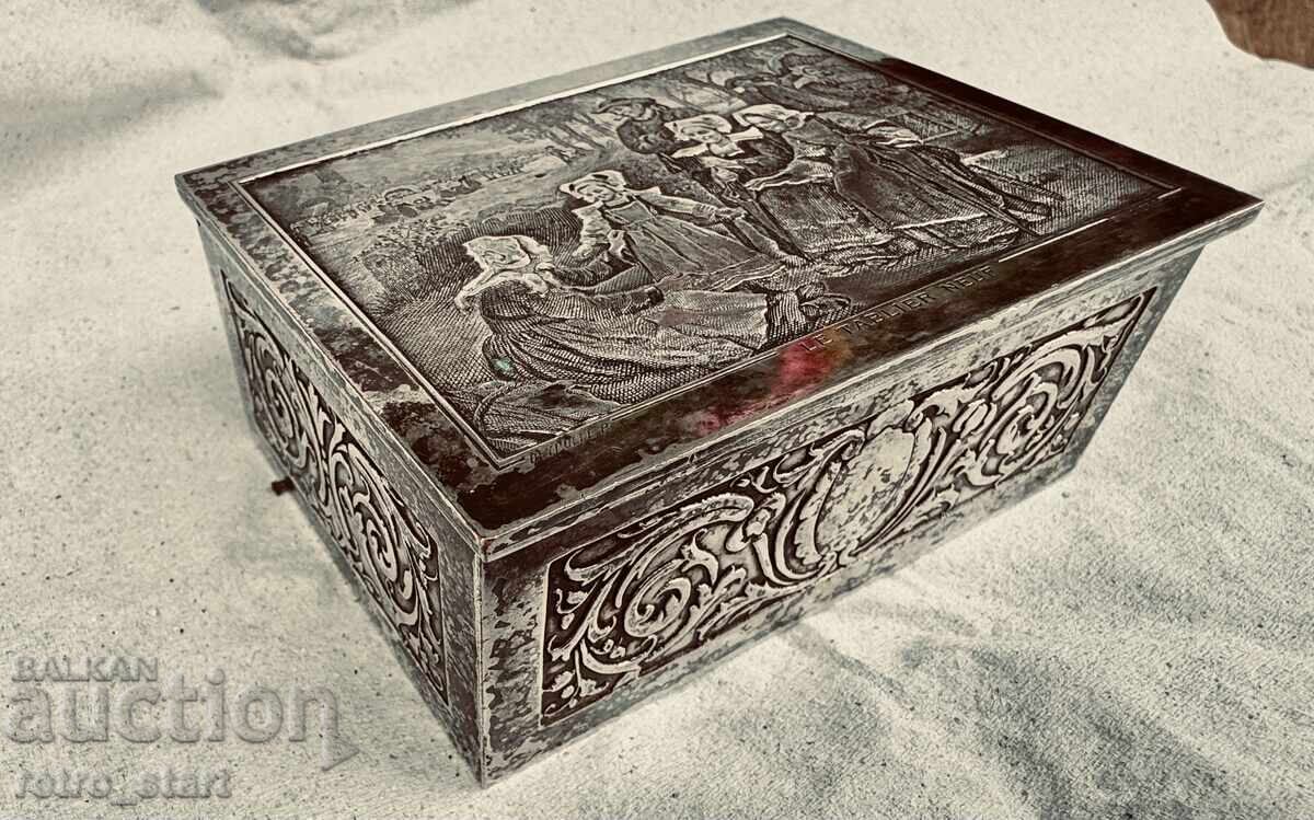 Licitație Cutie franceză argintată „șorțul nou”