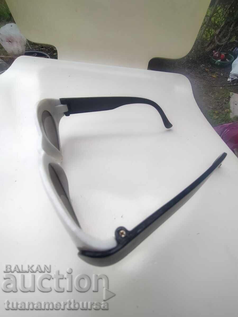 Licitație ochelari de soare