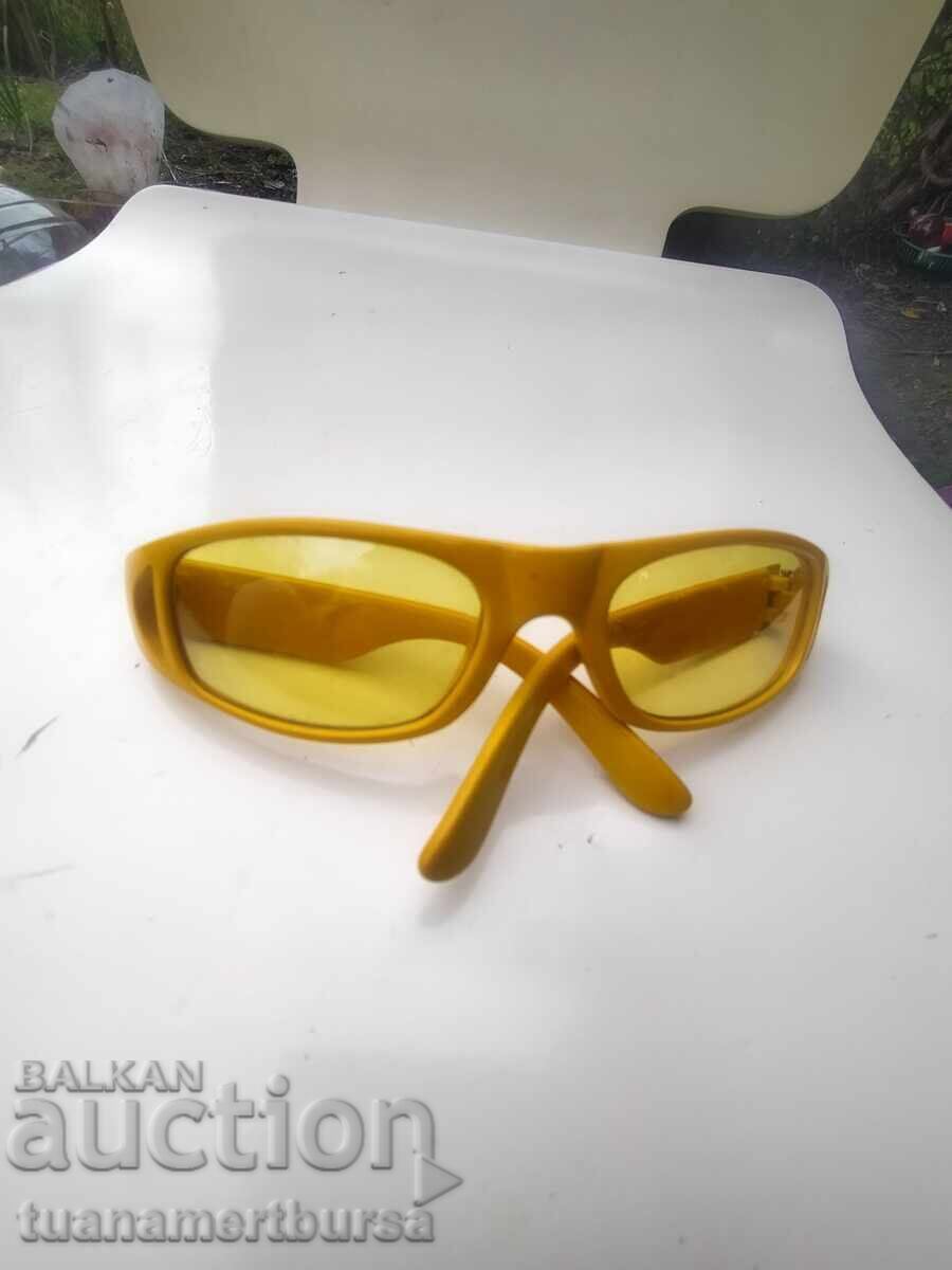 Delivery of sunglasses