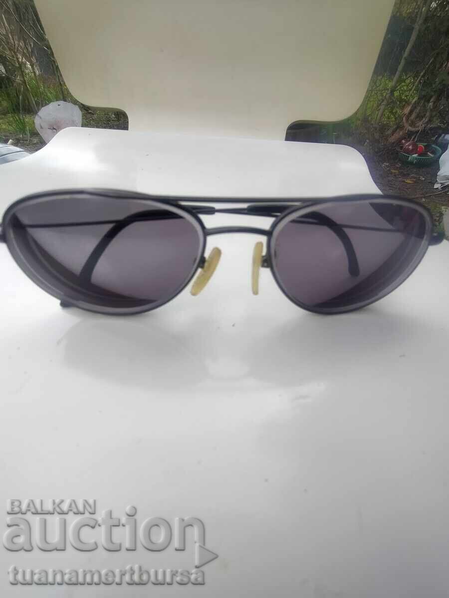 Delivery of sunglasses