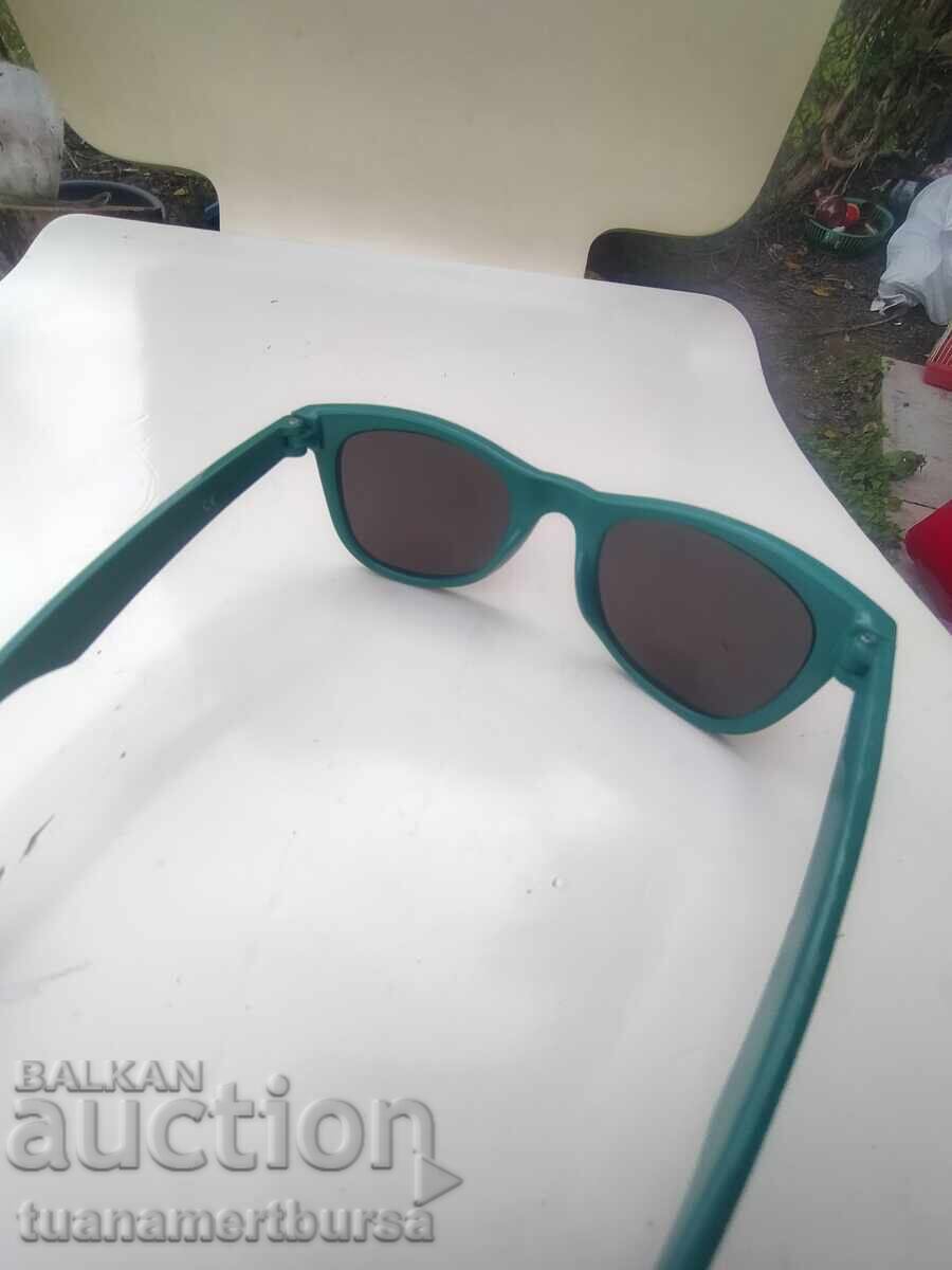 Auction  sunglasses