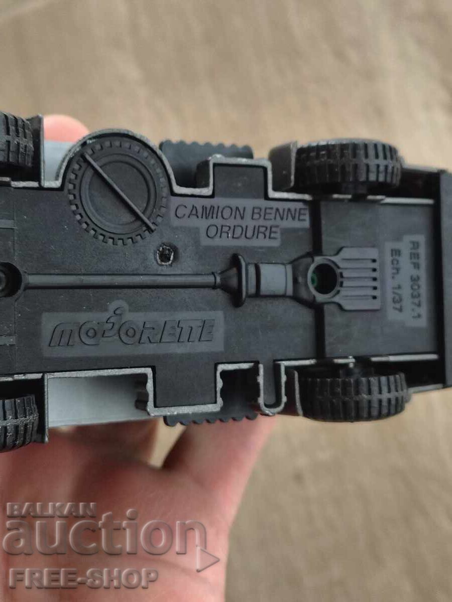 O jucărie veche cu preț € 4.99 | 9.76 BGN