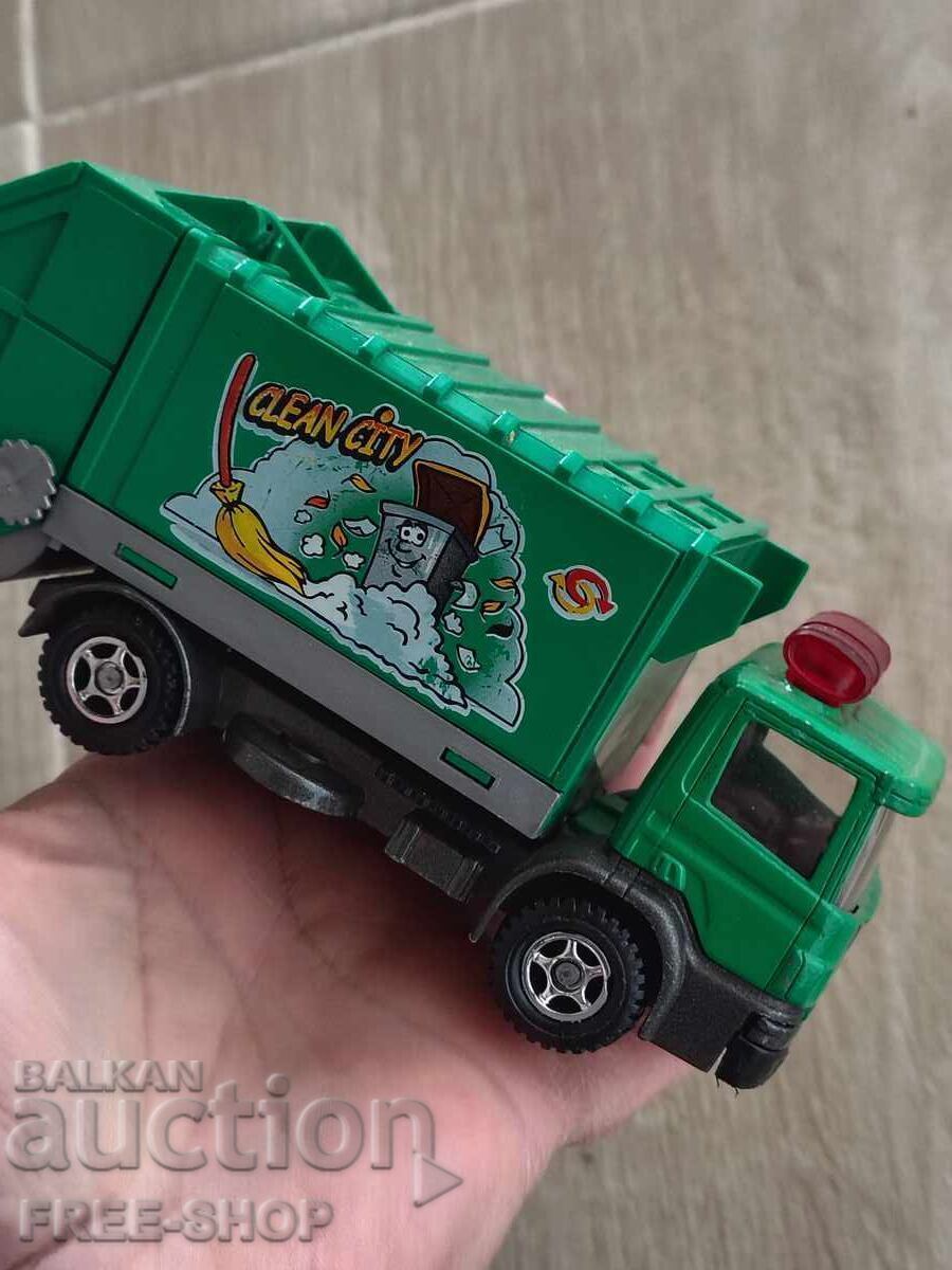 Licitație O jucărie veche