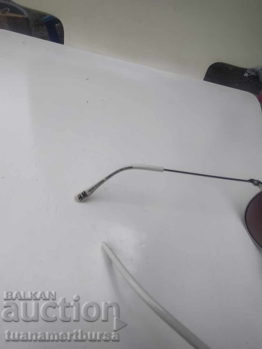 Delivery of sunglasses