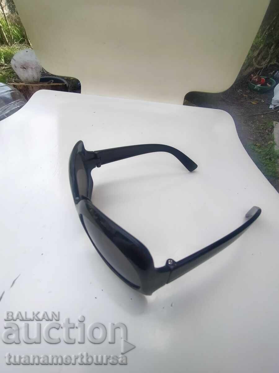 Auction  sunglasses