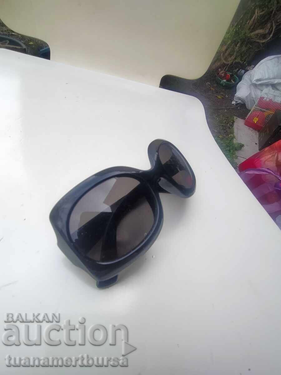 Delivery of sunglasses