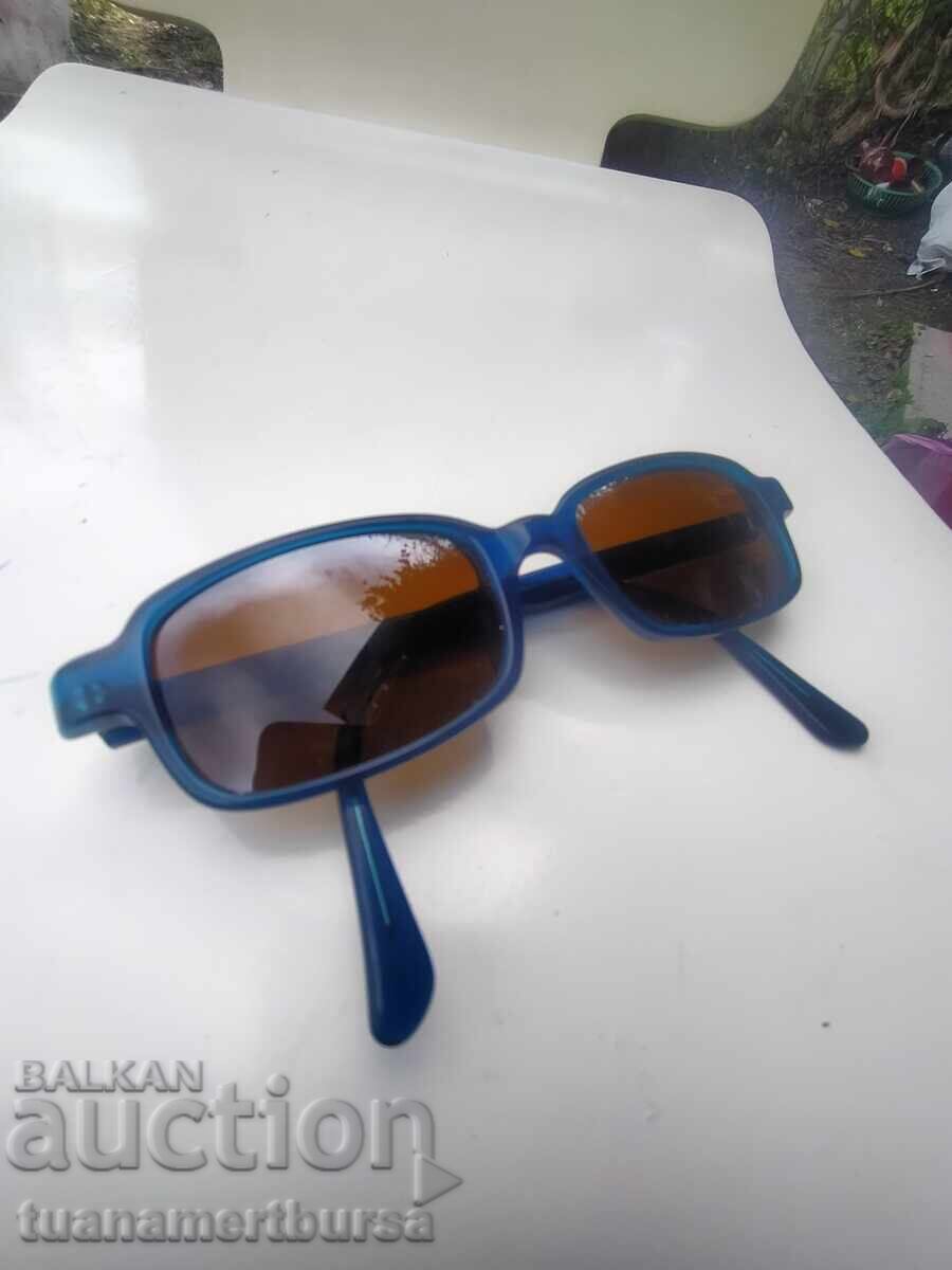 Delivery of sunglasses