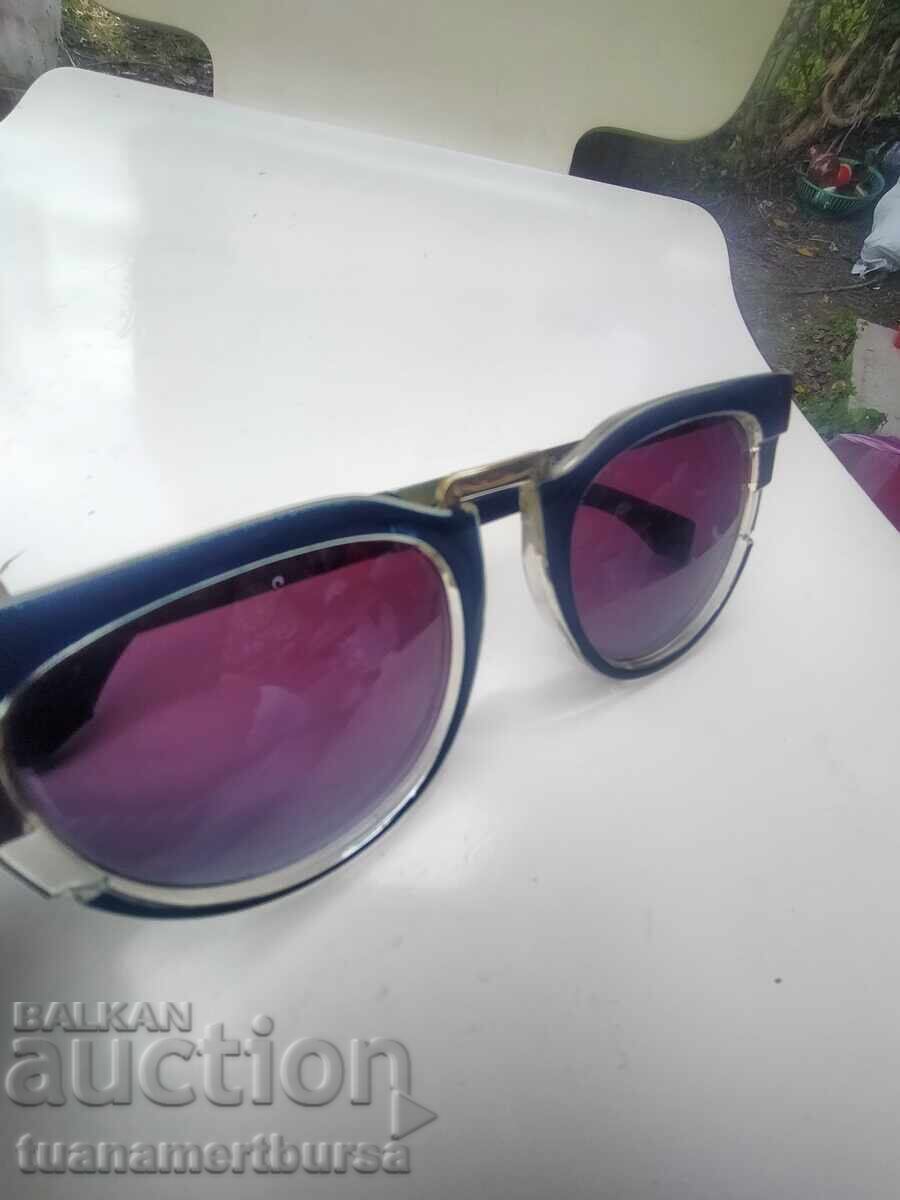 Delivery of sunglasses