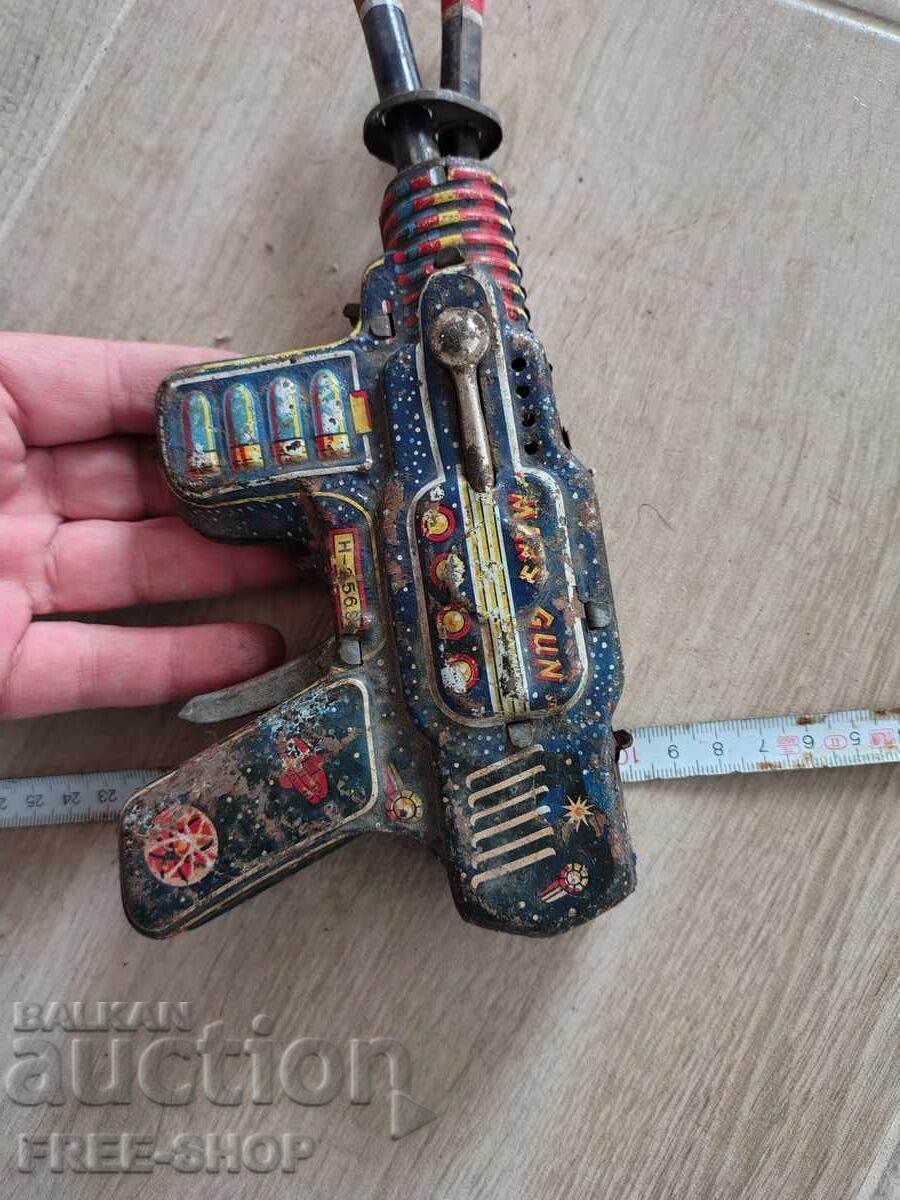 An old tin toy with price € 4.99 | 9.76 BGN