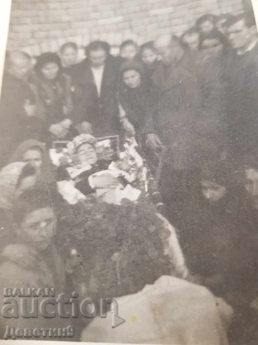 Παράδοση Αγροτική κηδεία γυναίκας