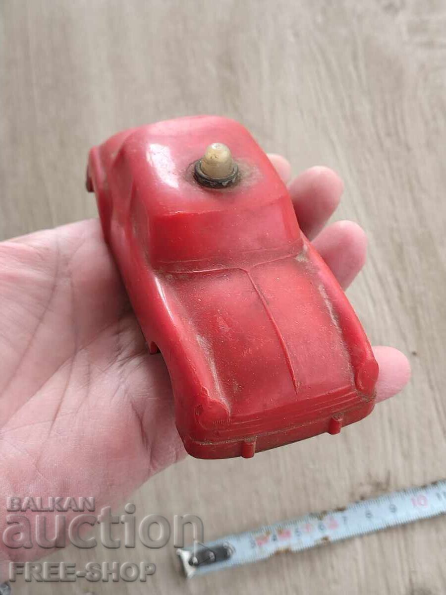 MOSKVICH Jucărie veche cu preț € 7.99 | 15.63 BGN