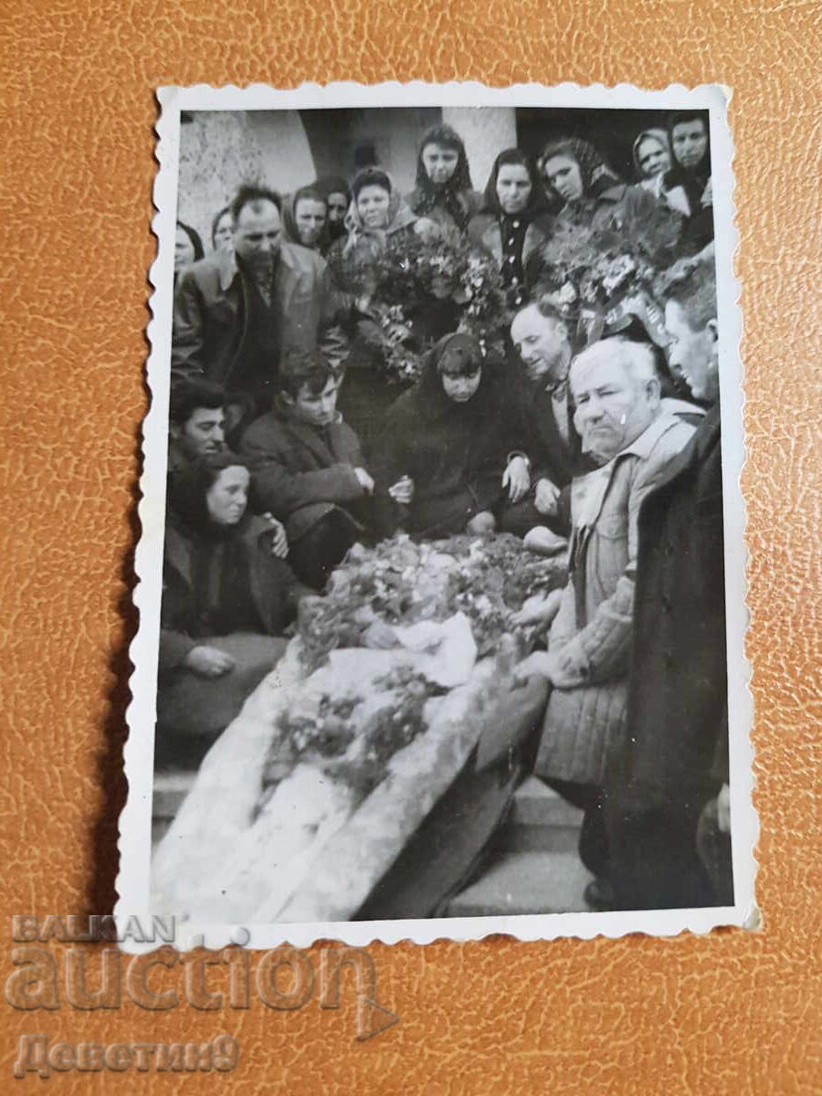 Selsko pogrebenie vŭv Velikotŭrnovsko