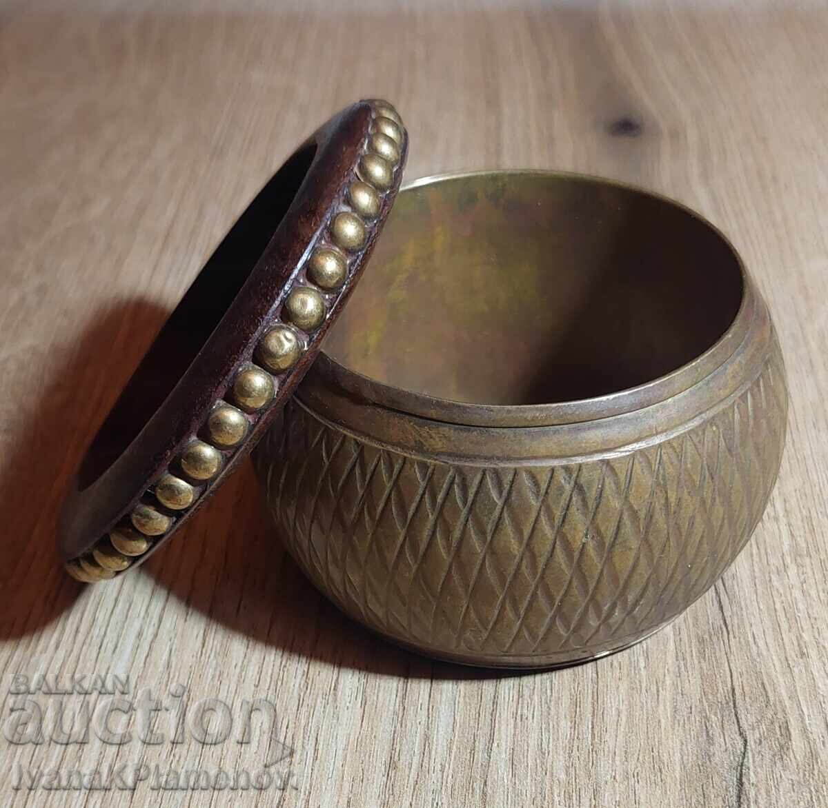 Două brățări pentru cunoscători cu preț € 14.00 | 27.38 BGN