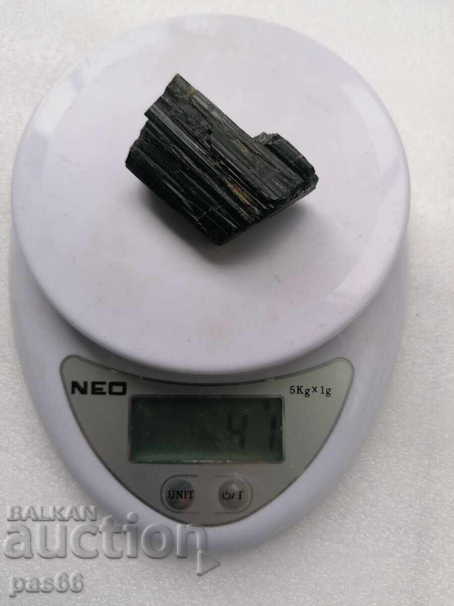 Доставка на Продавам черен турмалин от Индия