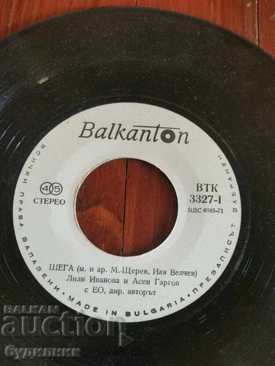 I am listing over 100 vinyl records. Super low price. ENDING AUCTION