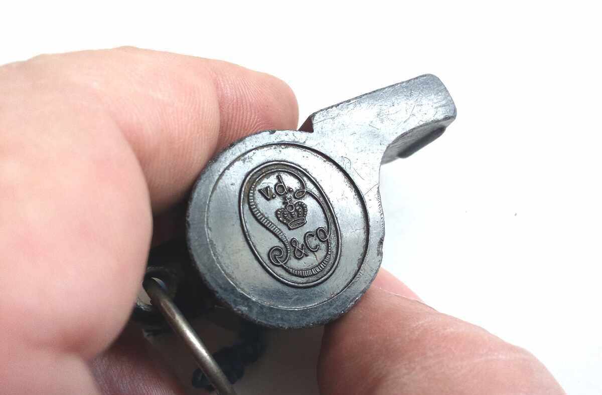 Fluier antic cu preț € 1.00 | 1.96 BGN