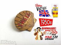 Insigna vintage emailată cu logo Shell Oil / Petrol de la Ga