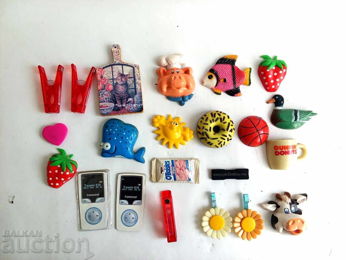 Доставка на лот стари магнити за хладилник