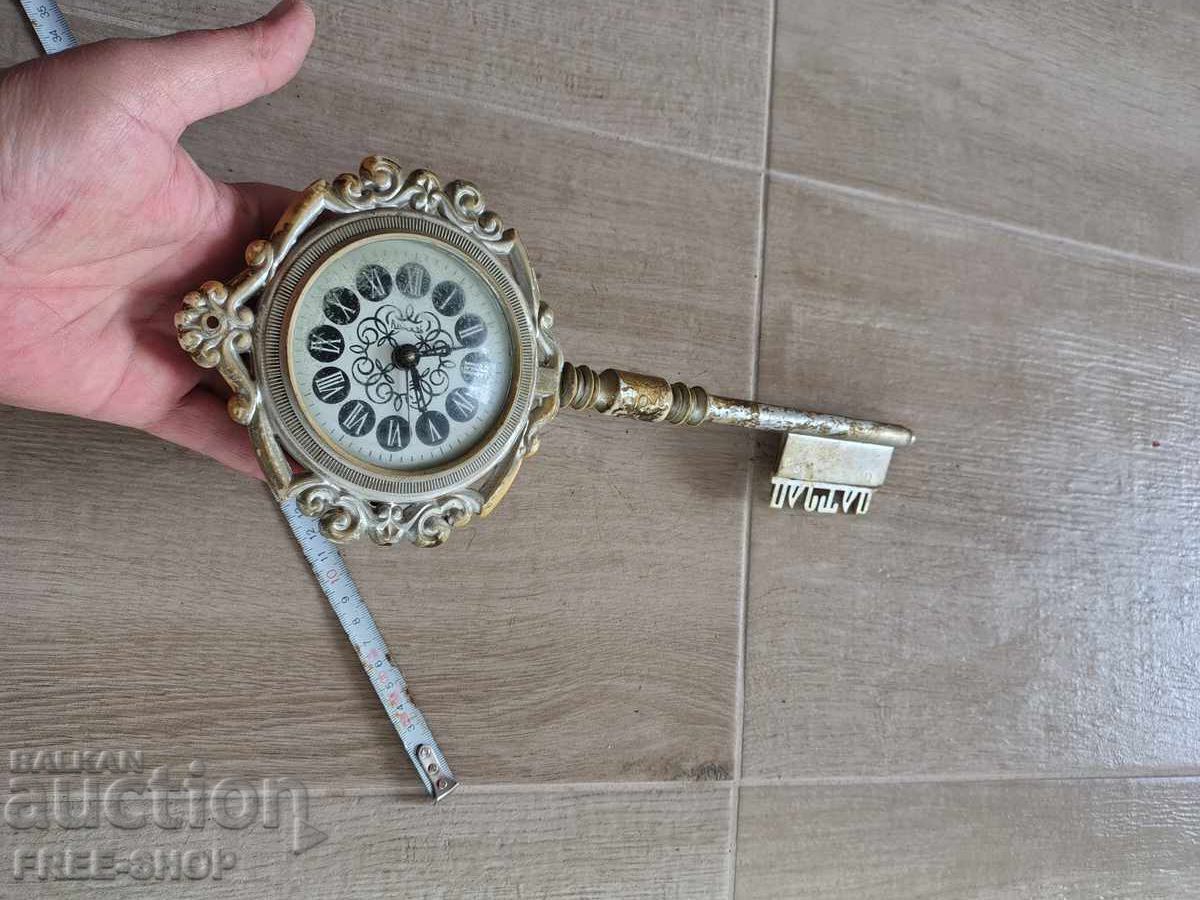 Ceas vechi, cheie mare - nu funcționează cu preț € 0.01 | 0.02 BGN