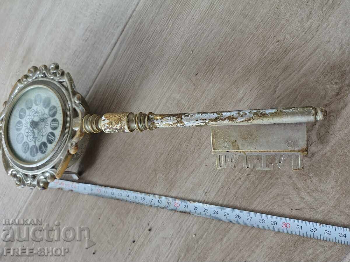 Ceas vechi, cheie mare - nu funcționează